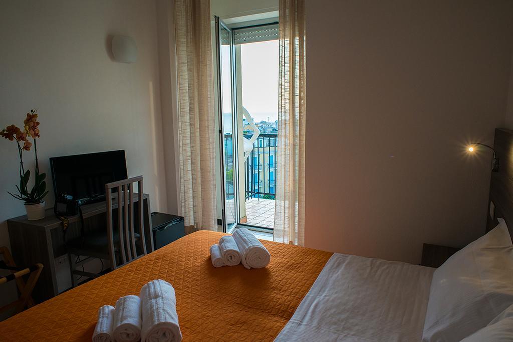 Hotel Madison ガビッチェ・マーレ エクステリア 写真