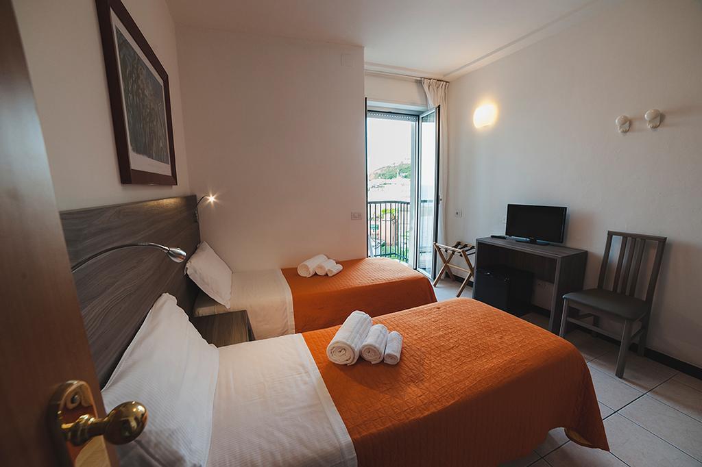 Hotel Madison ガビッチェ・マーレ エクステリア 写真