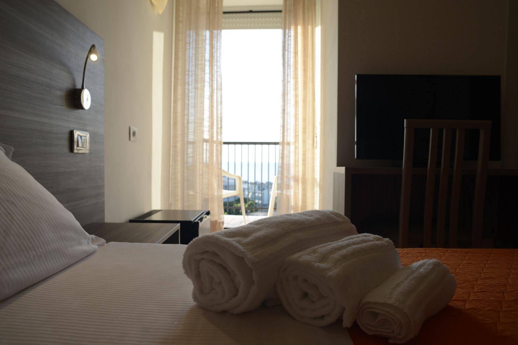 Hotel Madison ガビッチェ・マーレ エクステリア 写真