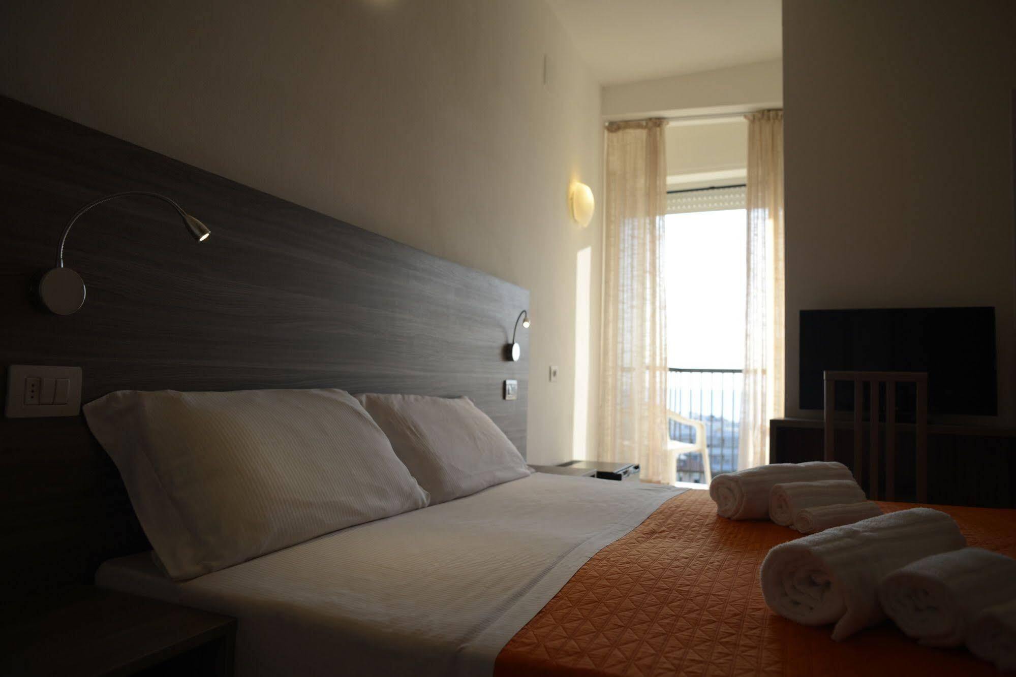 Hotel Madison ガビッチェ・マーレ エクステリア 写真